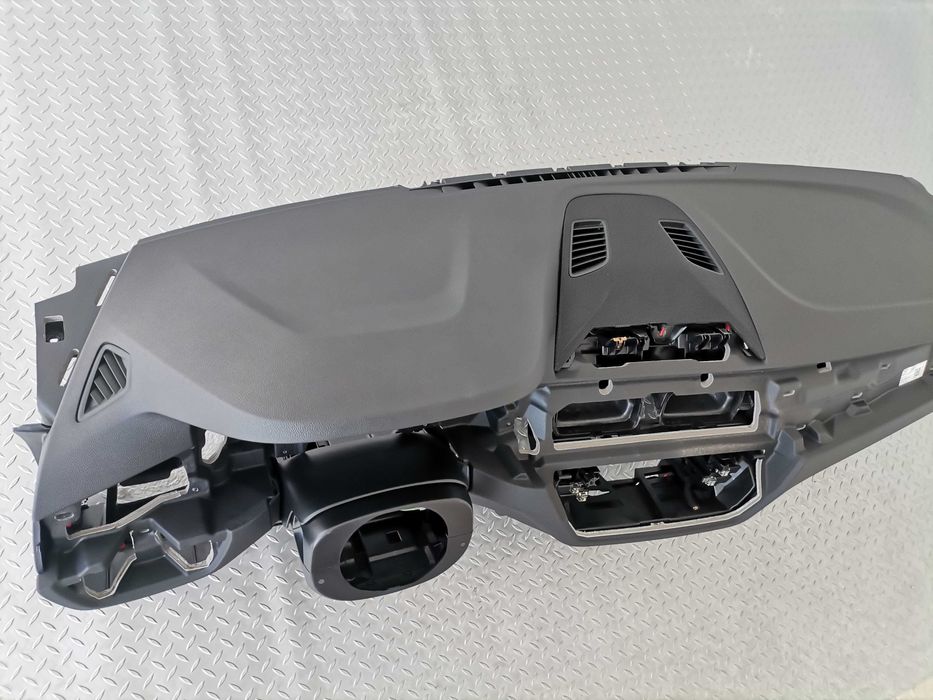 Ново Табло BMW 5 G30 G31 G38 Lci без HUD Черно гума