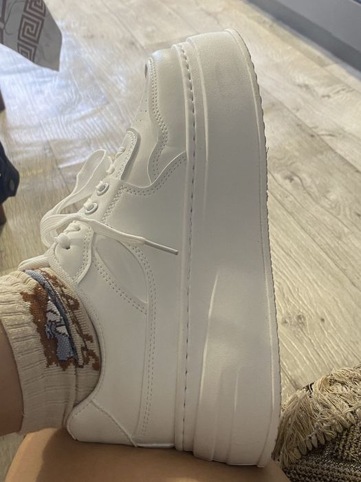 Продам кроссовки