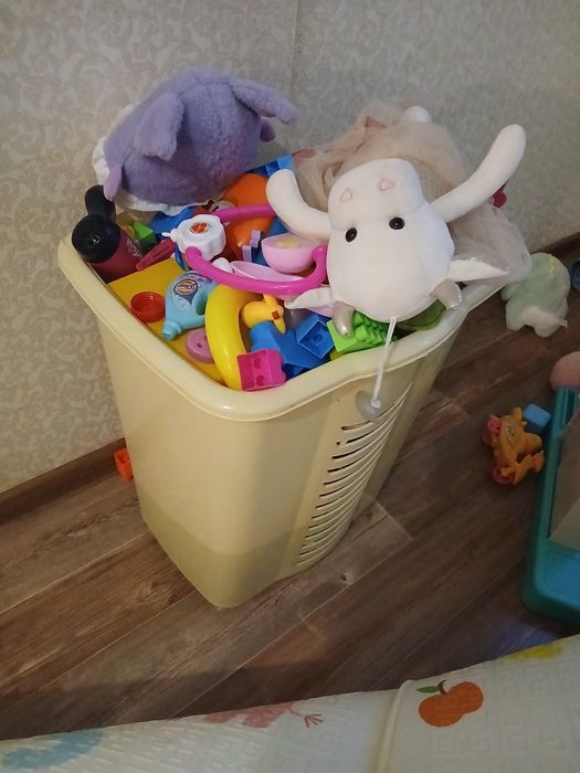 Продаются игрушки разные