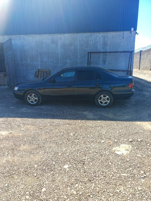 Toyota carina e авто