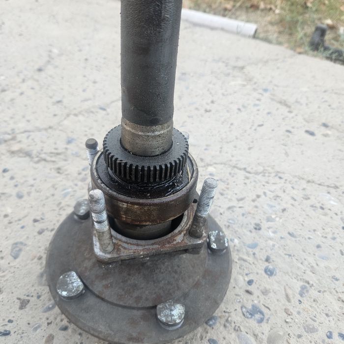 Полуось с абс датчиком на ниву 2121-4