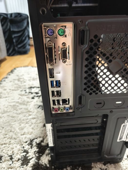 Vand o unitate incompleta si un laptop Lenovo