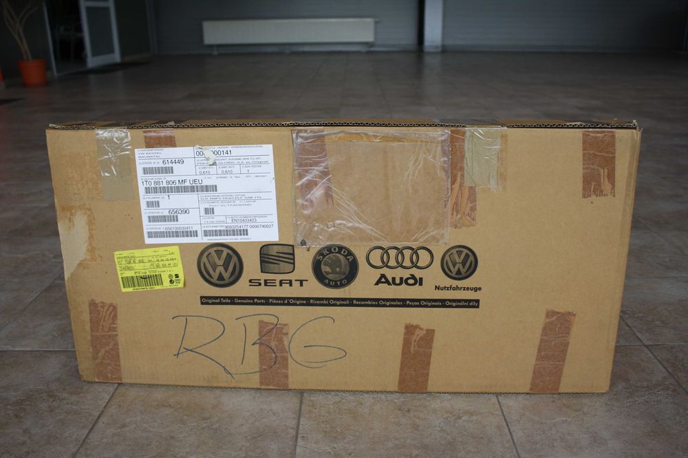 Husă scaun Volkswagen Touran cu încălzire 1T0 881 806 MF UEU