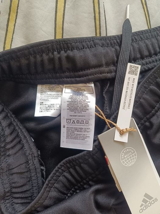 Чисто ново оригинално долнище адидас