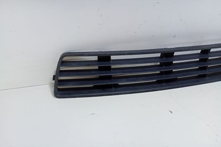 Grila  bara fata 8D0807683 Audi A4 B5 (facelift) seria