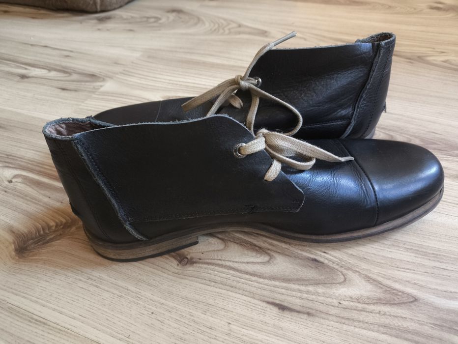 Два чифта обувки