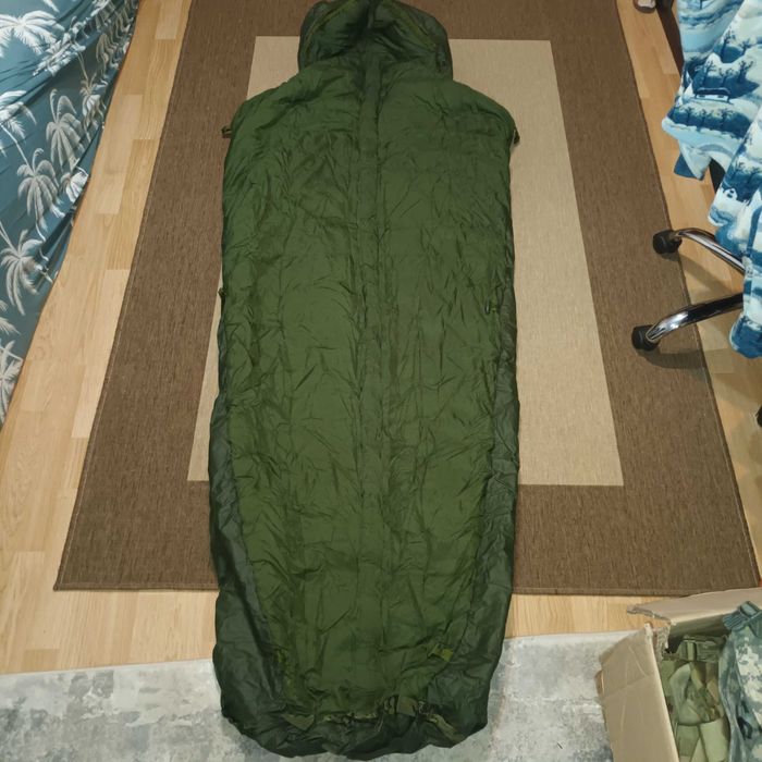 Sistem de dormit, bivuac GORE-TEX Belgia si sac de dormit cu puf, UK