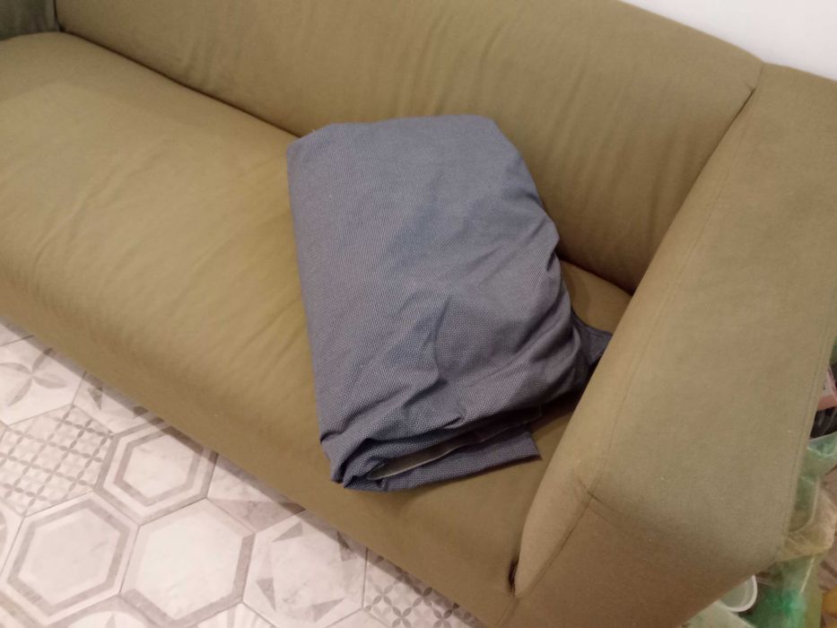 Диван от Икеа, модел KLIPPAN с два оригинални калъфа