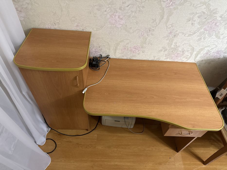 Продам письменный компьютерный стол 1