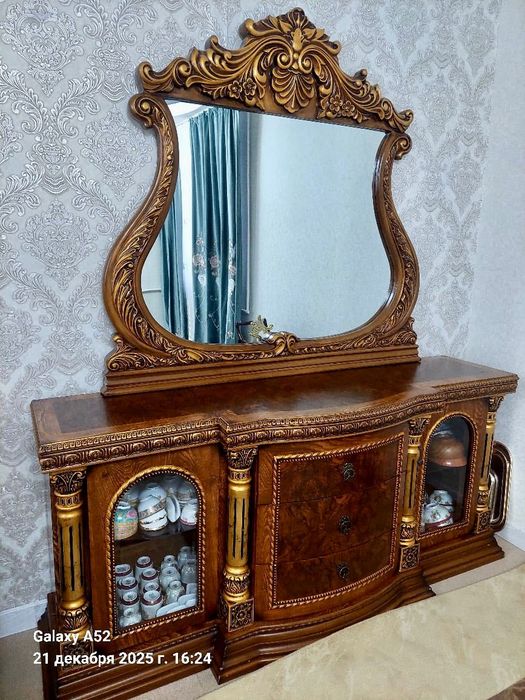 Стенка из красного дерева