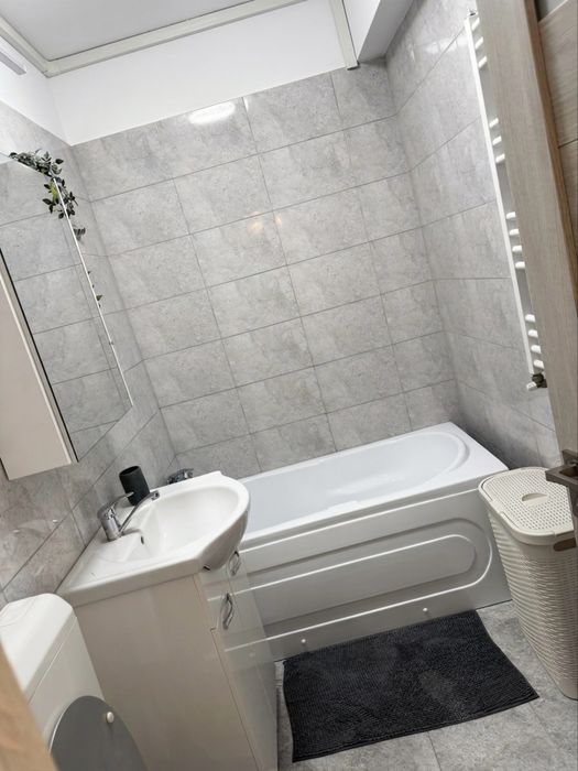 Se inchiriaza garsoniera spatioasa + loc parcare