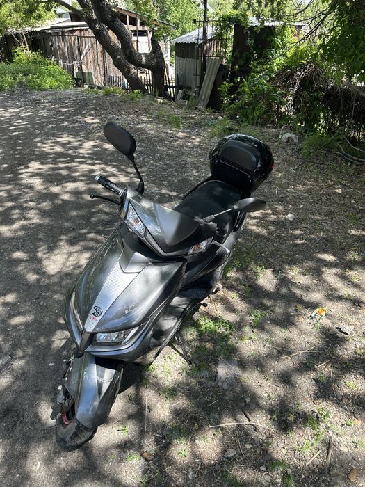 Продам скутер Liya M8.