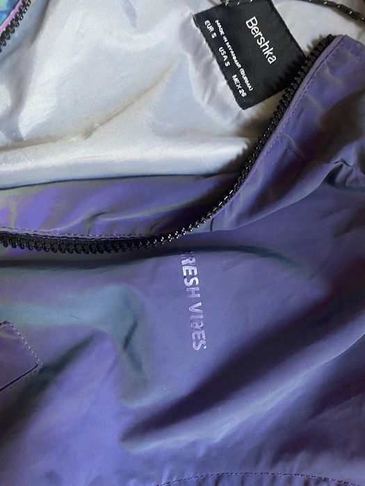 Късо дамско яке ветровка Bershka (Cropped Windbreaker) – Иридесцентно / Преливащо