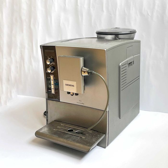 Siemens EQ.5 MacchiatoPlus – автоматична кафе машина с теч