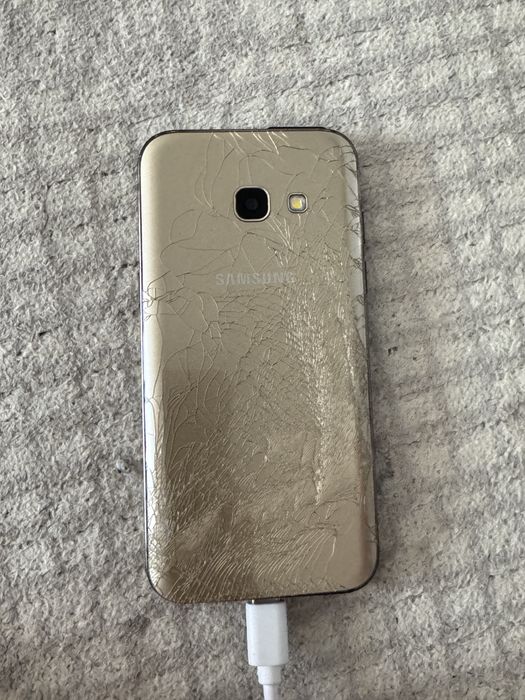 продам телефон самсунг а3