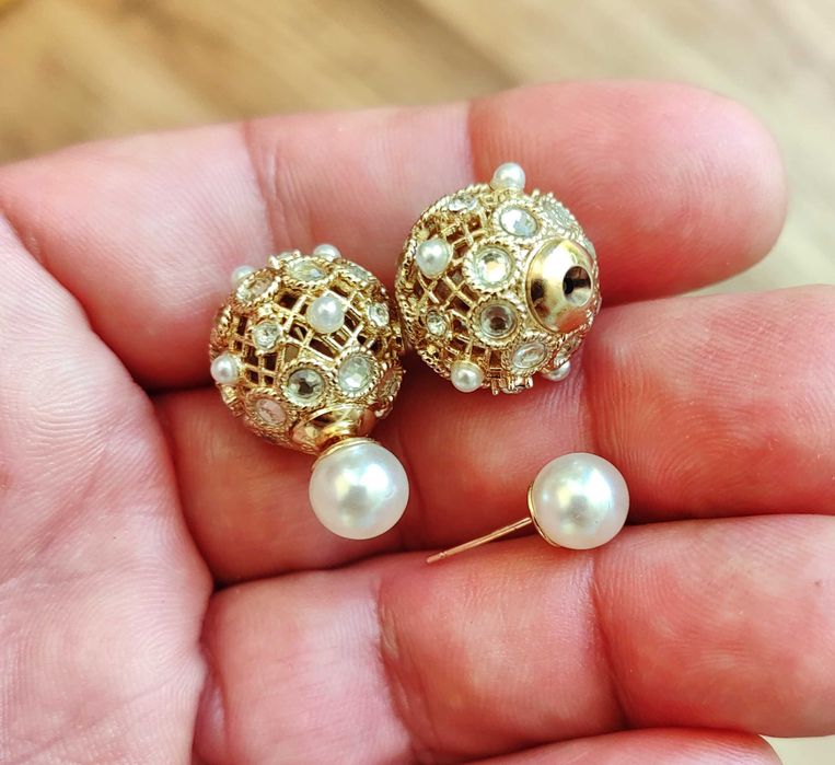 Перленни обеци в златист цвят