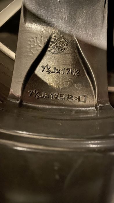 Продам комплект шин с дисками