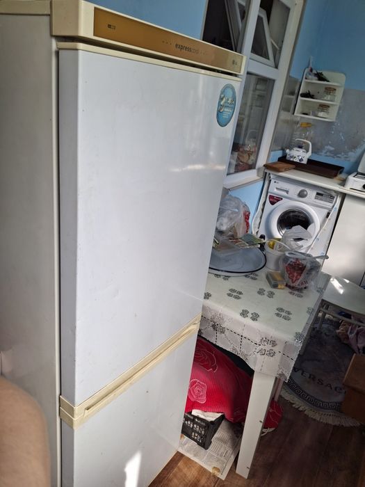 Холодиник нормальный  состояние  20000