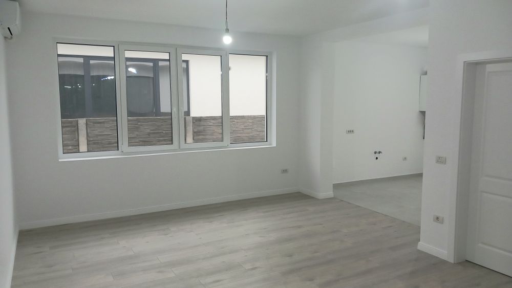 PROPRIETAR - locaţie excelenta, toate utilitaţile, finalizat