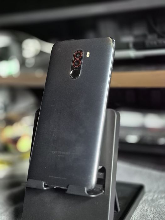 Poco F1. Память 6/128гб