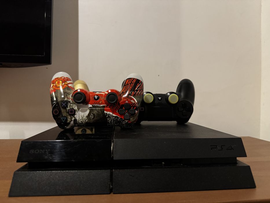 PlayStation 4 (PS 4)+3 controlere