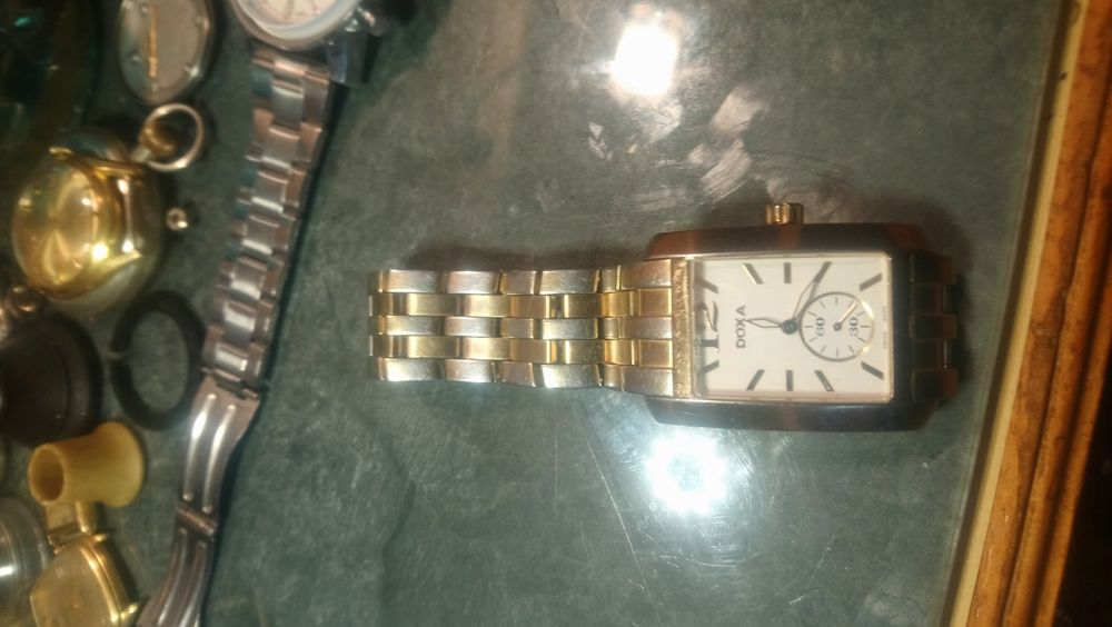 Ceas Doxa Quart functioneaza perfect si are geam Safir