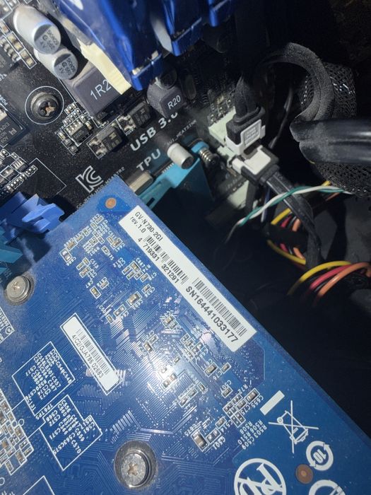 PC AMD FX 8350 NVIDIA GeForce GT 730 2GB DDR3 16GB ram 1600mhz sursa Corsair TX850M Gold