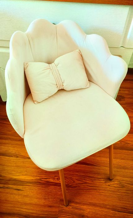 Стул нежно розовый цвет