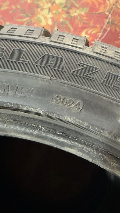Продам зимние шины 235/45/18