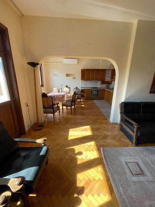 Продава се Тристаен апартамент в Пловдив, Център - 101 кв.м за 1591 €/кв.м - Снимка #2