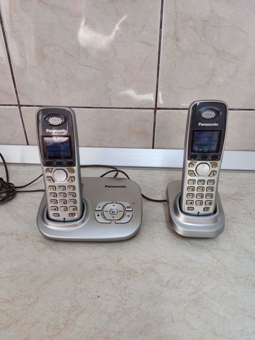 Dect douaTelefoane fara fir Panasonic, model KX-TG8021G