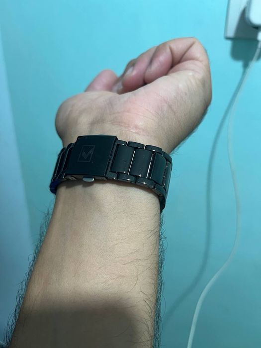 Curren klassik soat. Ko'rinishiga gap yoq. Ish va o'qishga zo'r ketadi