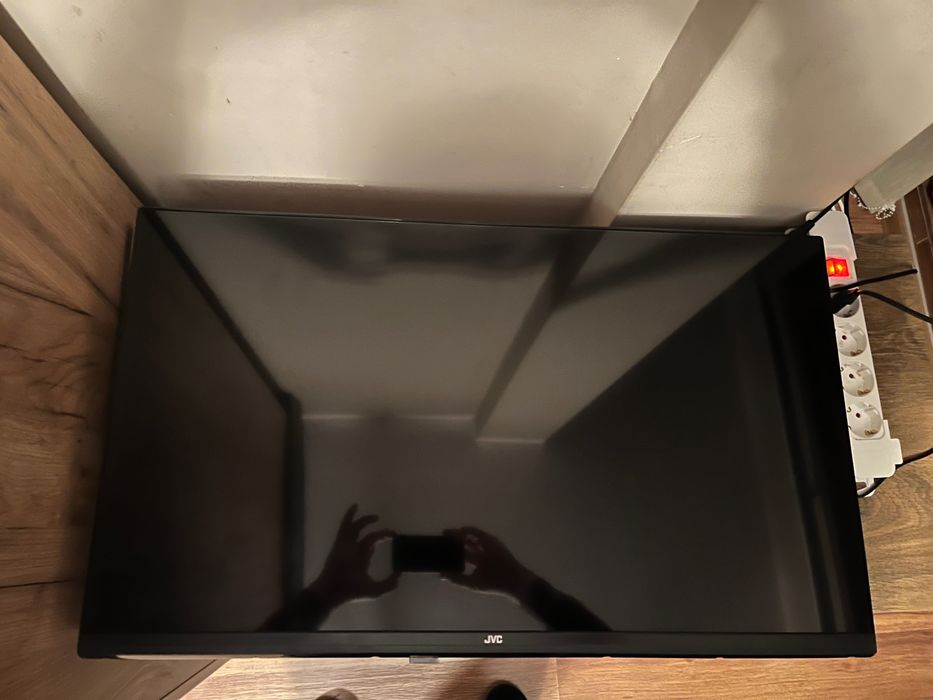 Телевизор  със счупен панел