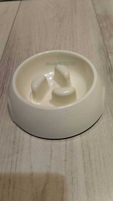 Купа за бавно хранене за домашни любимци