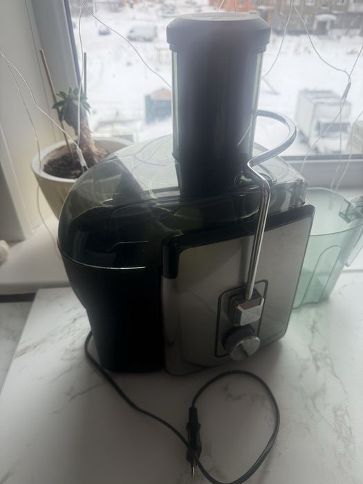 Соковыжималка в отличном состоянии