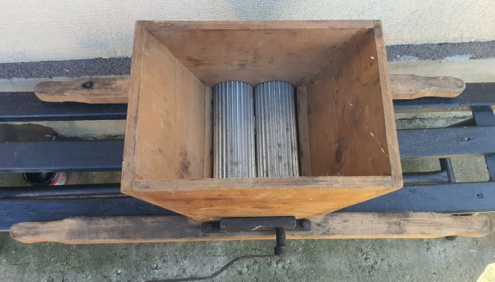 Zdrobitor manual pentru struguri