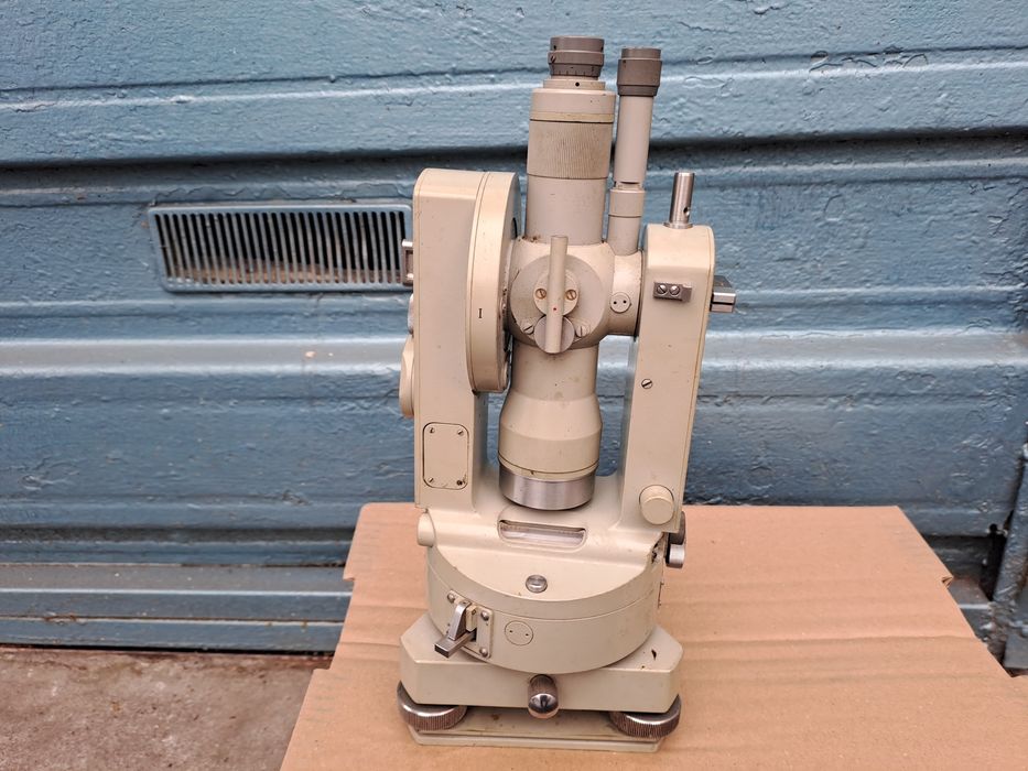 De vânzare doua bucăți Teodolit Theo 020 Karl zeiss