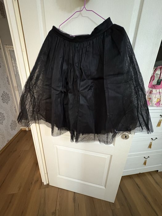 Fusta din tul negru cu fermoar