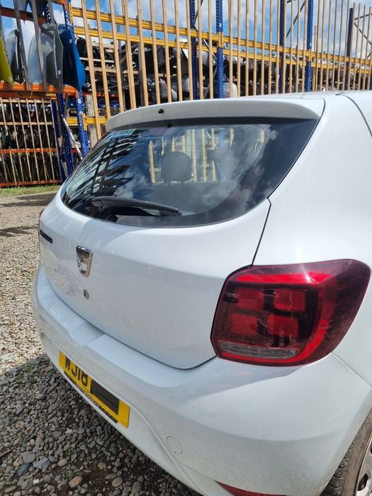 Haion Cu Luneta Dacia Sandero 2 Facelift - SUV 4 Usi Blanc Glacier DV369 (1530)