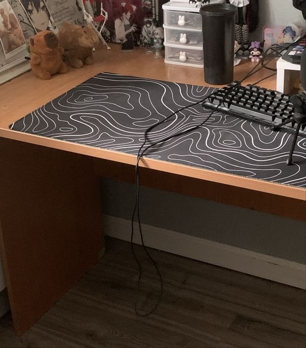 Продам обычный деревянный стол