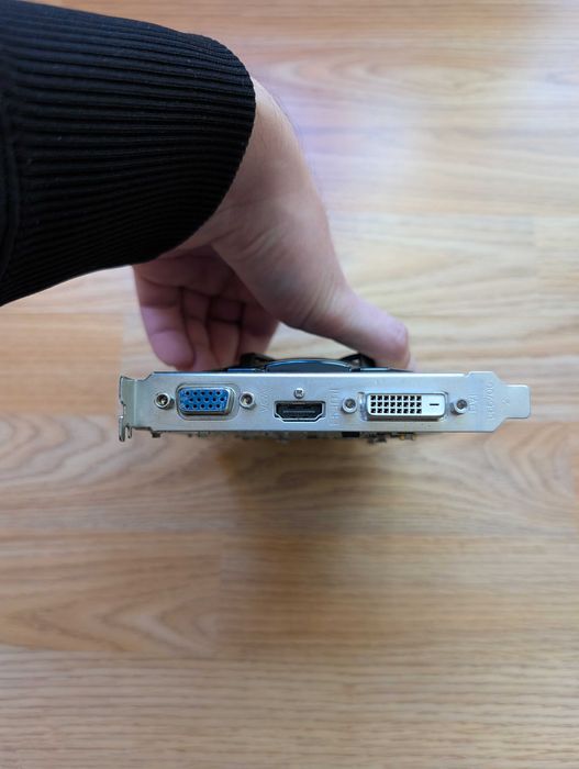 Видеокарта AMD Radeon R7 250