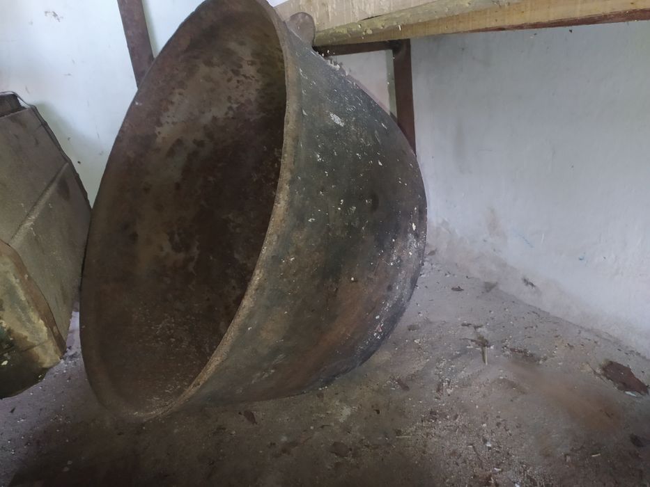 Казан чугунный на 50л