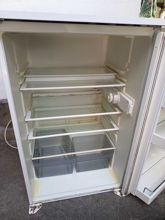 Продавам хладилник Miele