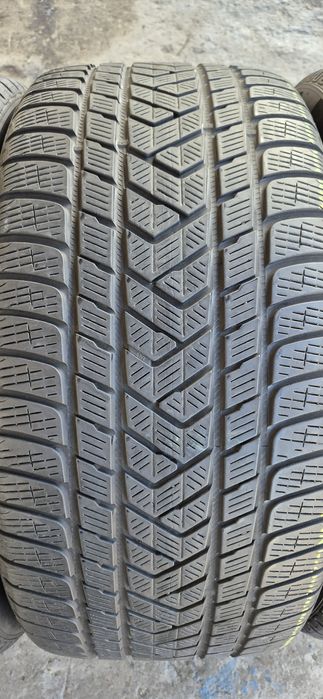 4 anvelope iarna Pirelli 295/40/21.Pretul este pe bucata.