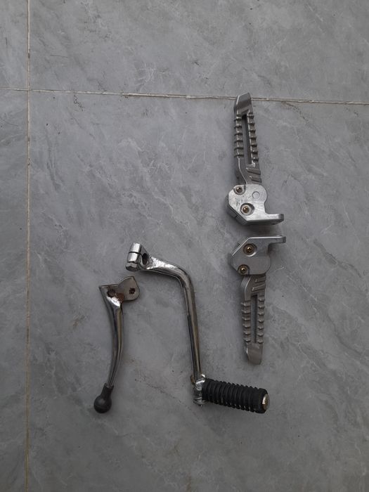 Barcha Scooterlar uchun oyoq qo'ygichlar, Tepgich va To'rmoz richag