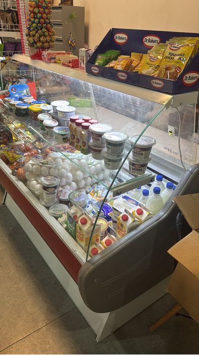 Срочно продам холодильную витрину !