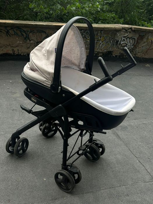 Продам коляску Chicco