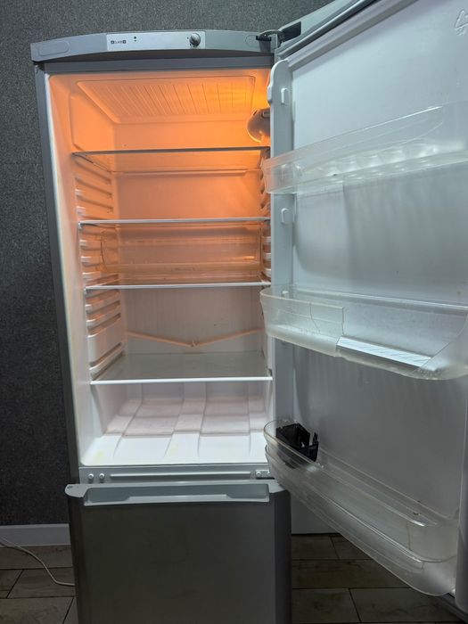 Холодильник Indesit