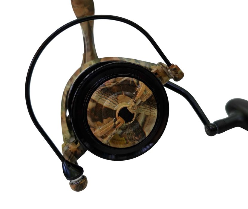 Mulineta Crap WIND BLADE CM 10000 CAMO cu tambur long-cast 0,40mm/400m
