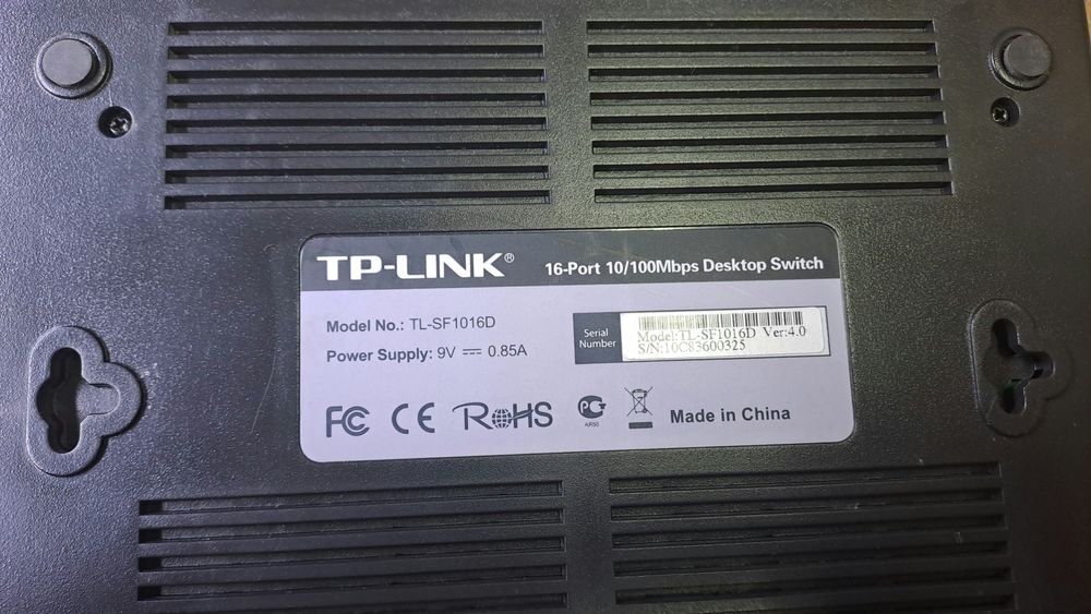 коммутатор TP-Link TL-SF1016D.